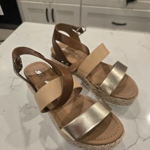 Soda Women's Espadrilles in Tan and Silver